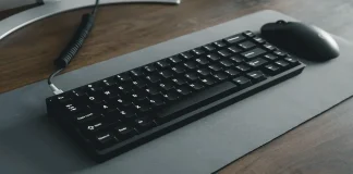 Samsung Smart TV にキーボードとマウスを接続する方法